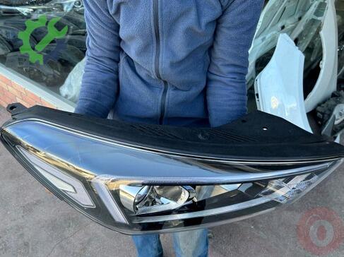 Hyundai Tucson Sağ Ön Far çıkma parça