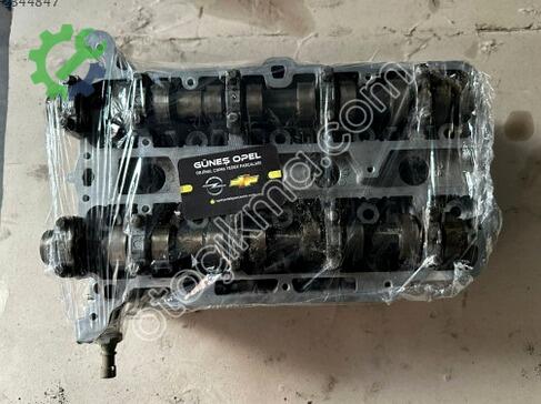 Opel Insignia Silindir Kapağı çıkma parça