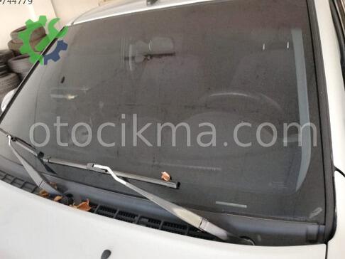 Isuzu D-Max Ön Cam çıkma parça
