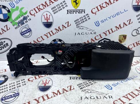Jaguar XE Orta Konsol çıkma parça