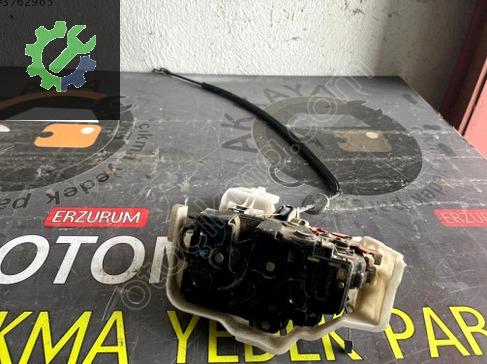 Volkswagen Jetta Sağ Arka Kapı Kilidi çıkma parça