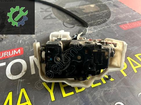 Volkswagen Jetta Sağ Arka Kapı Kilidi çıkma parça