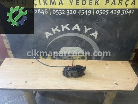 Renault Kangoo Sağ Ön Kapı Kilidi çıkma parça
