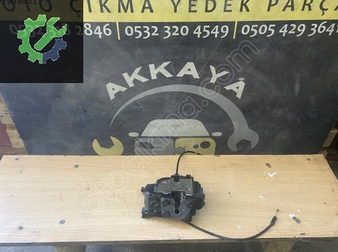 Renault Kangoo Sağ Ön Kapı Kilidi çıkma parça