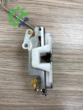 Suzuki Carry Sağ Ön Kapı Kilidi 82201-85500 çıkma parça