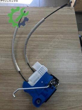 Kia Rio Sağ Ön Kapı Kilidi 81321-1W040 çıkma parça