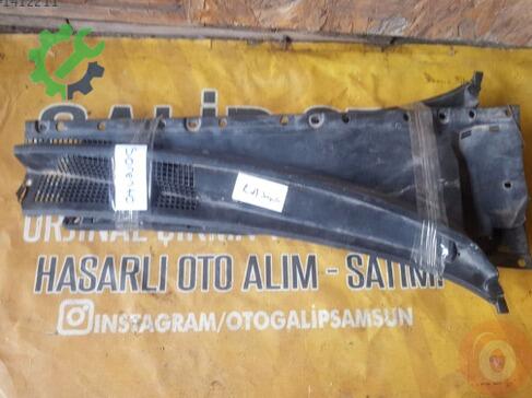 Kia Sorento Ön Cam Izgarası çıkma parça