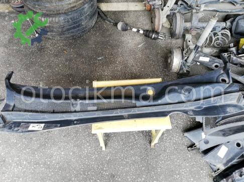 Kia Sportage Ön Cam Izgarası çıkma parça