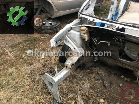 Fiat Linea Sağ Ön Taşıyıcı çıkma parça