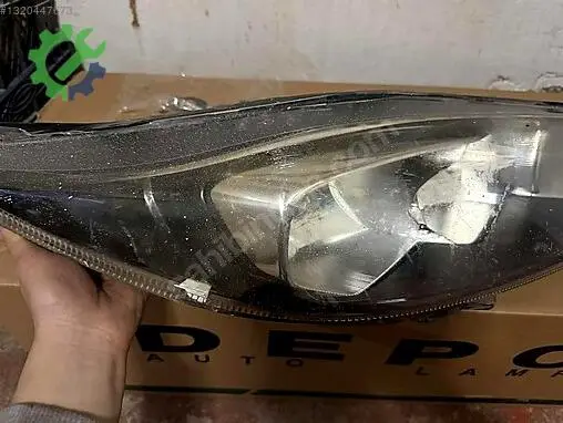 Ford Fiesta Sağ Ön Far çıkma parça