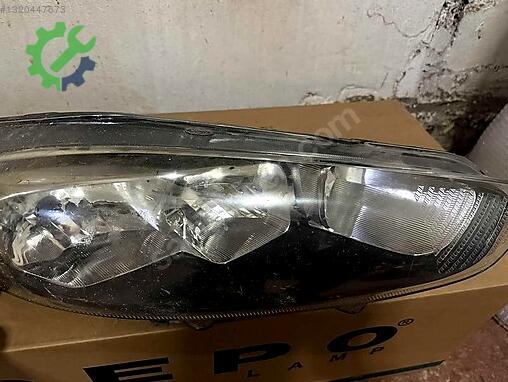 Ford Fiesta Sağ Ön Far çıkma parça