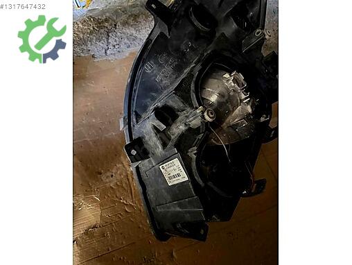 Mercedes-Benz Sağ Ön Far çıkma parça