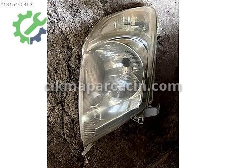 Toyota Hilux Sağ Ön Far çıkma parça