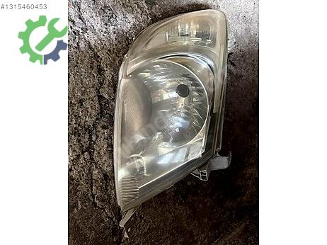 Toyota Hilux Sağ Ön Far çıkma parça