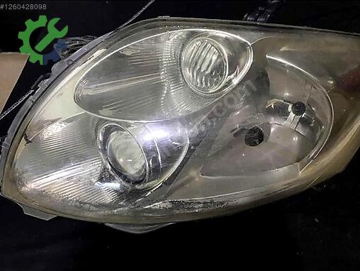 Toyota Auris Sol Ön Far çıkma parça