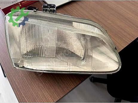 Renault Megane Sağ Ön Far çıkma parça