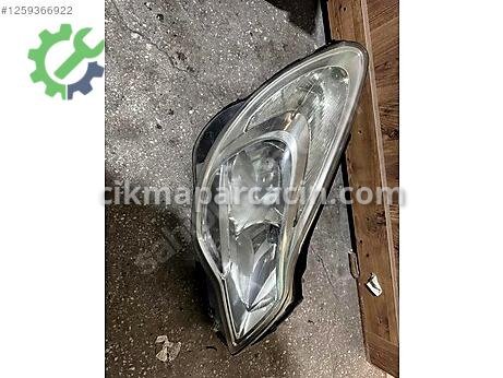 Opel Corsa Sağ Ön Far çıkma parça