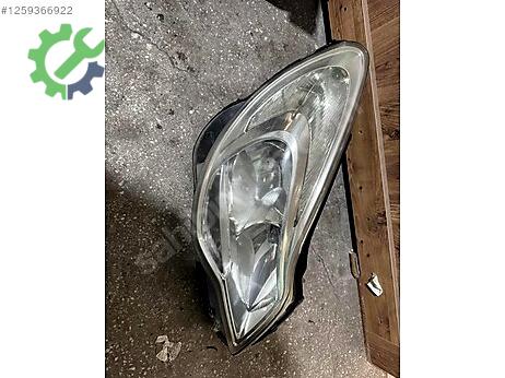 Opel Corsa Sağ Ön Far çıkma parça