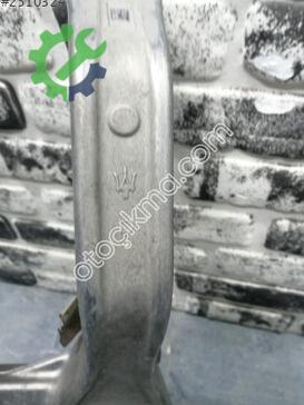 Maserati Ghibli Sağ Ön Taşıyıcı 670039101 çıkma parça