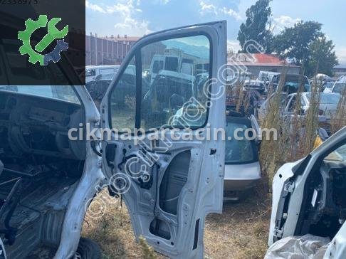 Renault Master Sağ Ön Kapı çıkma parça