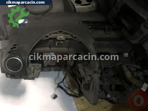 Mazda 3 Torpido çıkma parça
