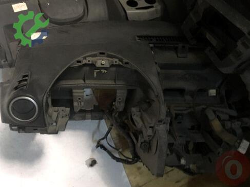 Mazda 3 Torpido çıkma parça