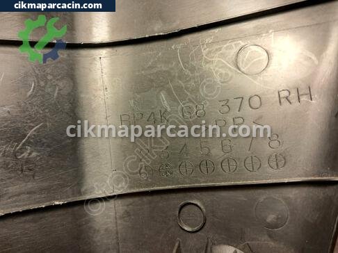 Mazda 3 Torpido çıkma parça