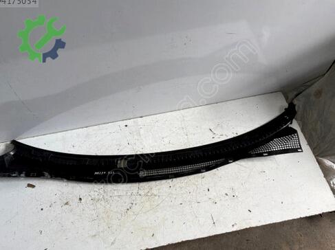 Mazda 323 Ön Cam Izgarası çıkma parça