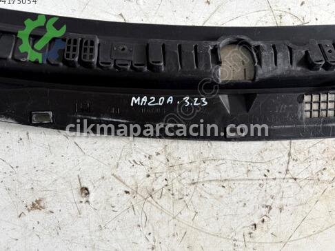 Mazda 323 Ön Cam Izgarası çıkma parça