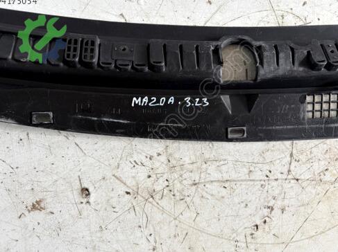 Mazda 323 Ön Cam Izgarası çıkma parça