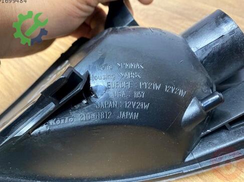 Mazda 323 Sinyal B21H51060B çıkma parça