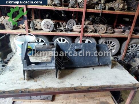 Mazda 323 Torpido çıkma parça