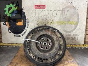MAZDA 323 VOLANT