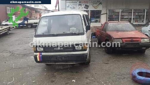 Mazda E-2200 Komple Ön çıkma parça