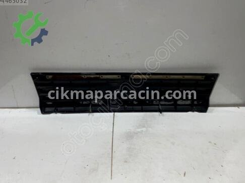 Mazda E-2200 Ön Panjur çıkma parça