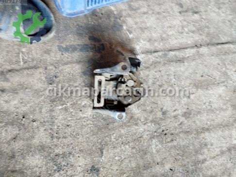 Mazda 121 Kapı Kilidi çıkma parça