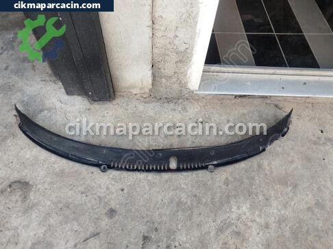 Mazda 121 Ön Cam Izgarası çıkma parça