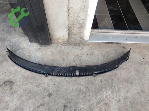 Mazda 121 Ön Cam Izgarası çıkma parça