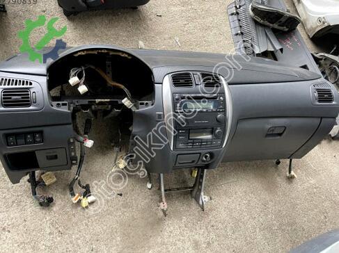 Mazda Premacy Torpido çıkma parça