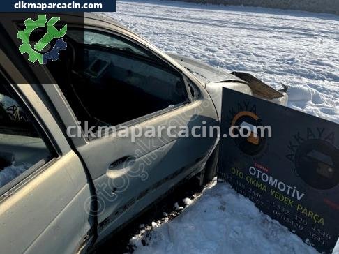 Renault Megane Sağ Ön Kapı çıkma parça