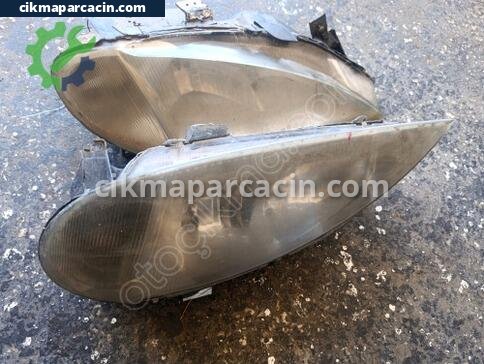 Renault Megane Sağ Ön Far çıkma parça