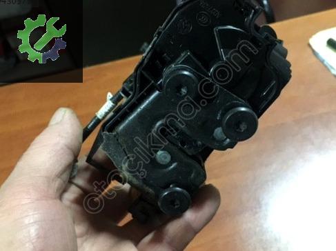 Renault Megane Sağ Ön Kapı Kilidi 805023997R çıkma parça