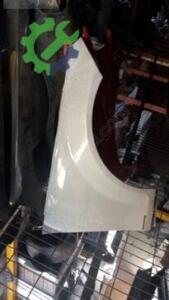 MERCEDES 205 C CLASS SAĞ ÖN ÇAMURLUK ÇIKMA