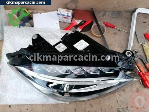 Mercedes-Benz C Serisi Far çıkma parça