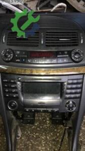 mercedes 211 E avangtr teyp cd çalar orjinal hatasız çıkma