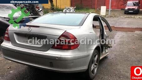 Mercedes-Benz 220 Cam Tavan çıkma parça