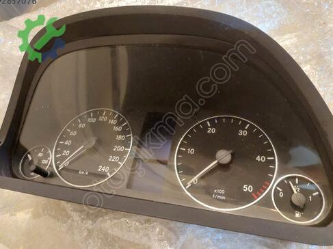 Mercedes-Benz A Serisi Gösterge Saati A1695406247 çıkma parça