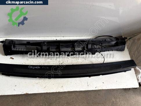Mercedes-Benz A Serisi Ön Cam Izgarası çıkma parça