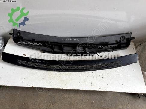 Mercedes-Benz A Serisi Ön Cam Izgarası çıkma parça
