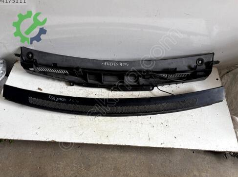 Mercedes-Benz A Serisi Ön Cam Izgarası çıkma parça